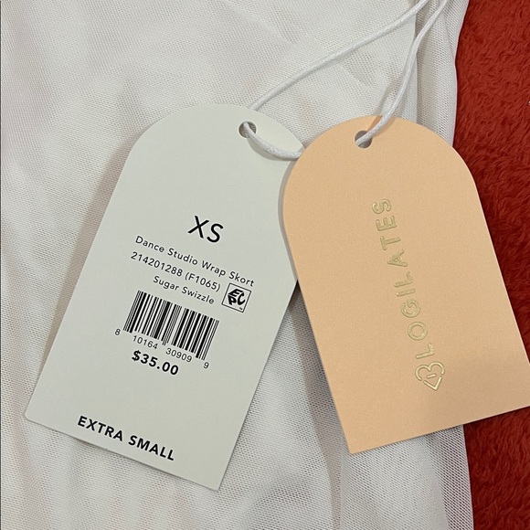 Elegant White Skort for Women - Picture 2 of 4